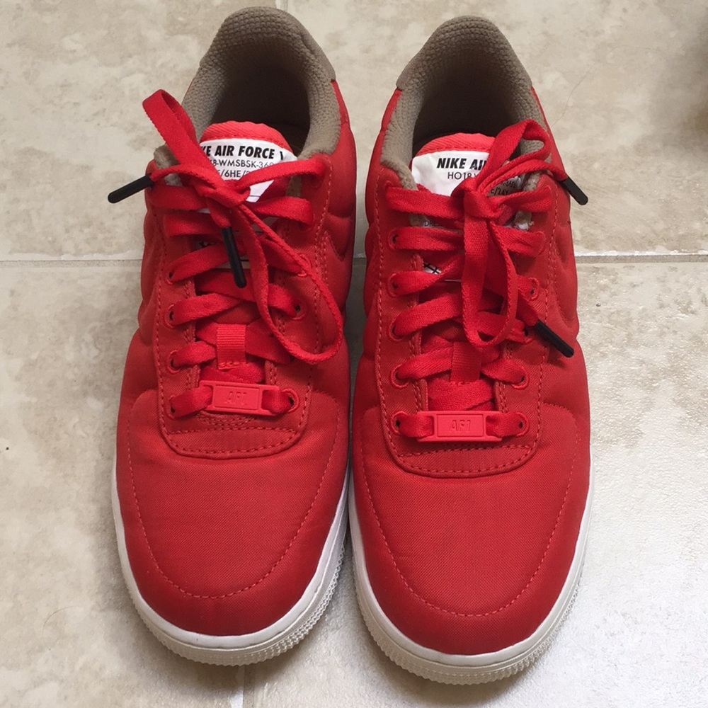 Nike Women’s Air Force 1  ‘07 LX